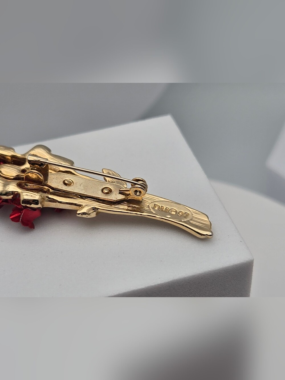 Vintage David Monn DM 97 Gold Tone Red Enamel Rose Bouquet Brooch Pin 2” - Picture 7 of 9